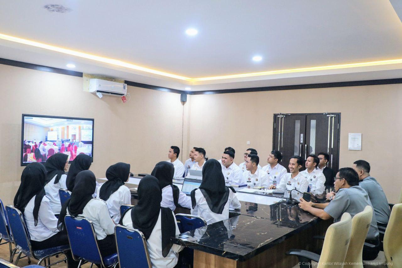 photo 6273896327314262823 y