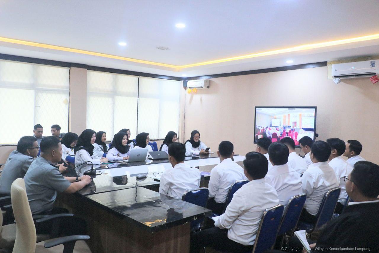 photo 6273896327314262824 y