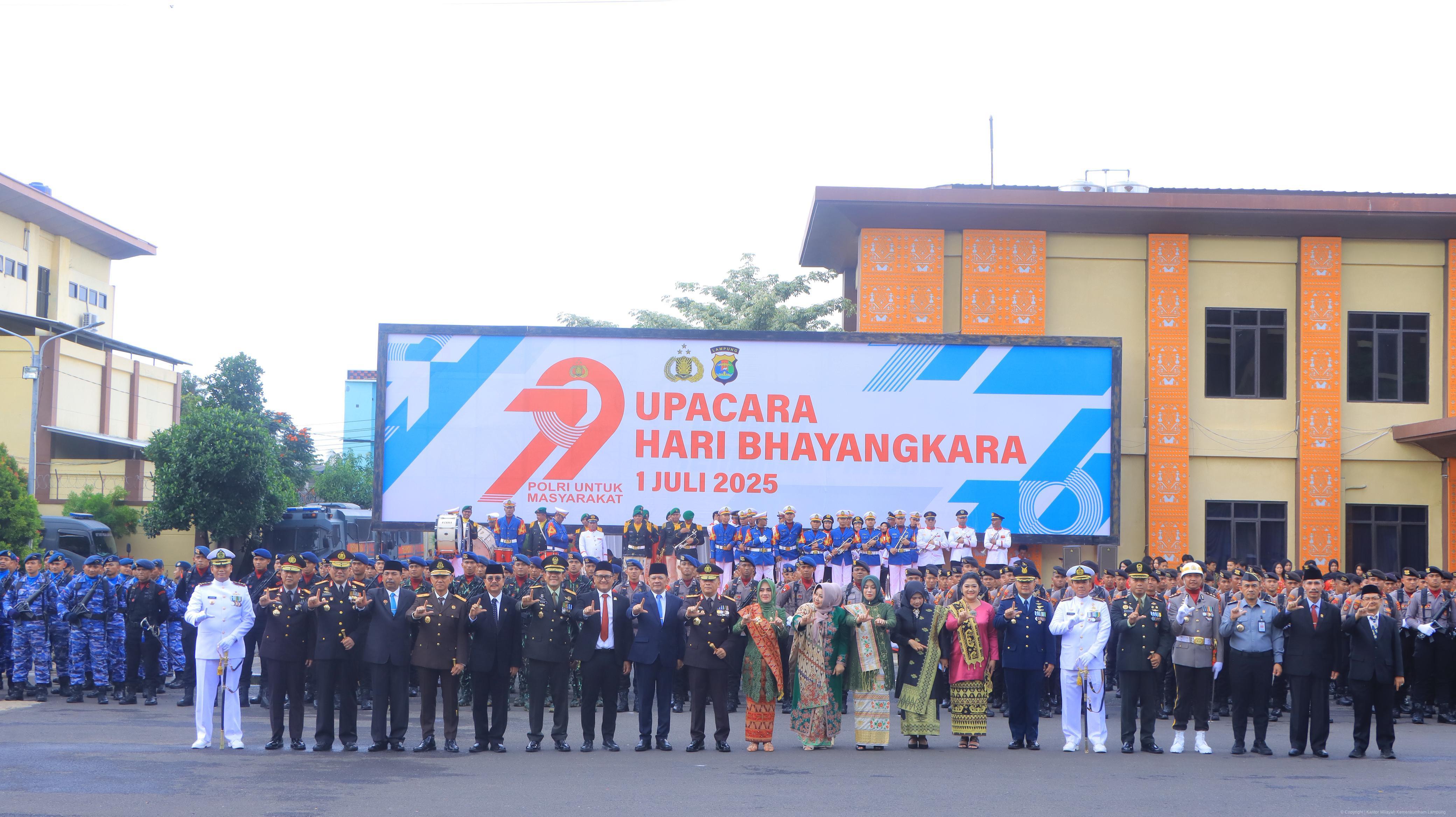 Kadivyankum Kemenkum Lampung Hadiri Upacara Bhayangkara ke-79, 
