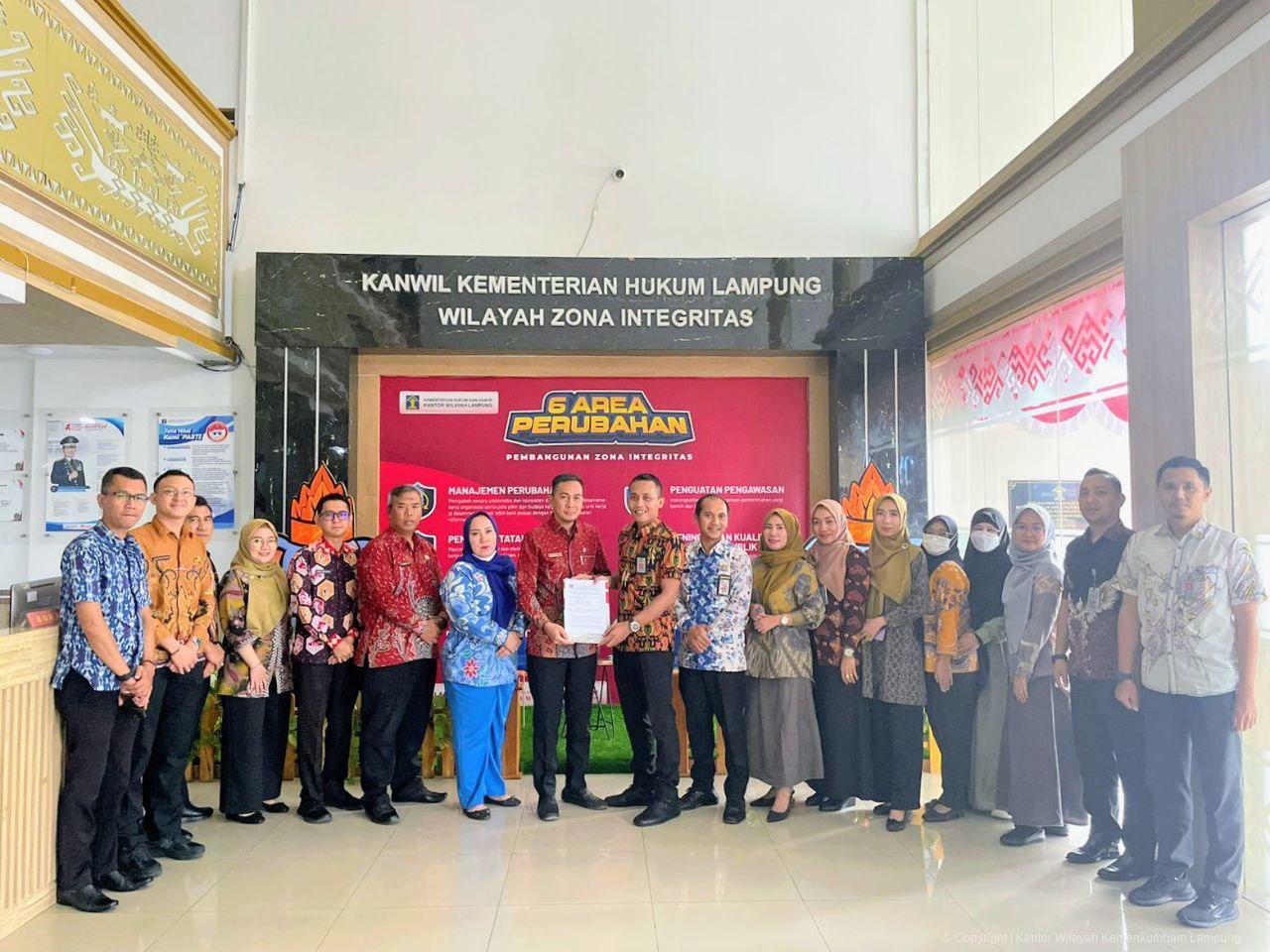 photo 6118244663807822416 y