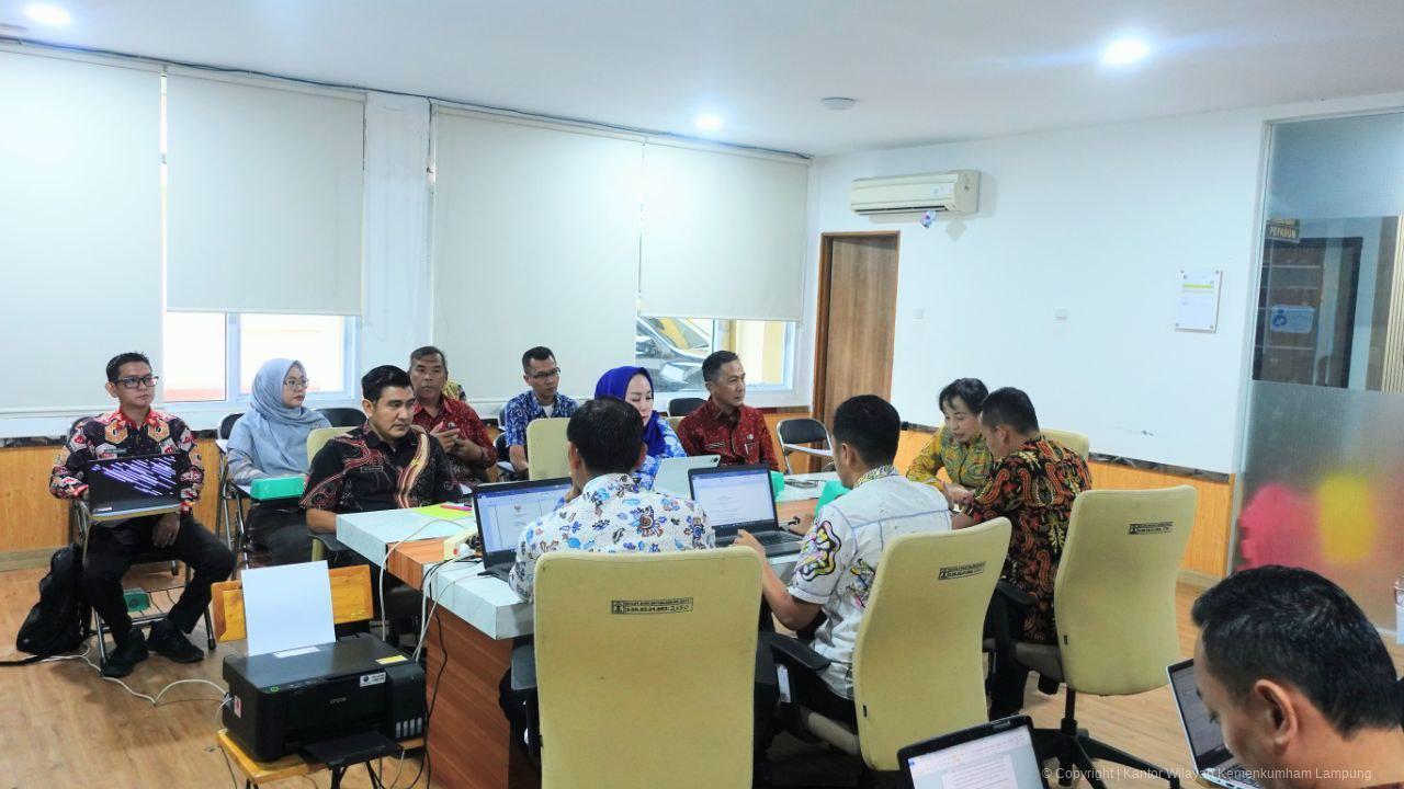 photo 6118244663807822417 y