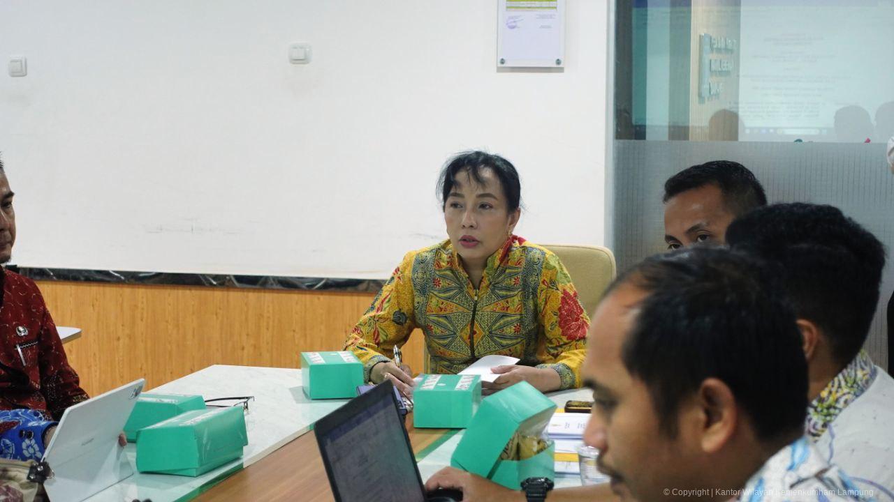 photo 6118244663807822418 y