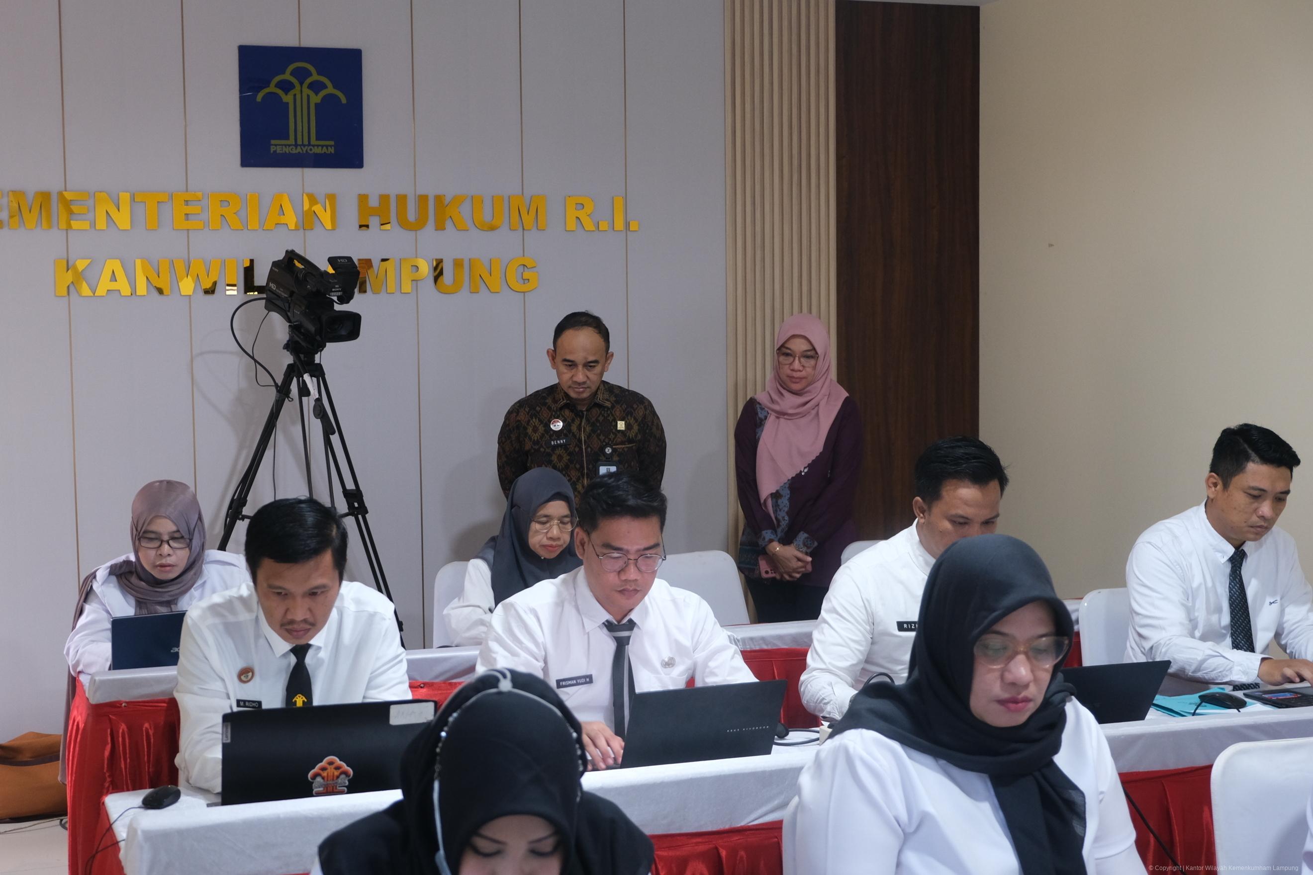 Laksanakan Uji Kompetensi Jabatan Fungsional Perancang Peraturan Perundang-undangan, Kanwil Kemenkum Lampung Pastikan Kegiatan Berjalan Lancar