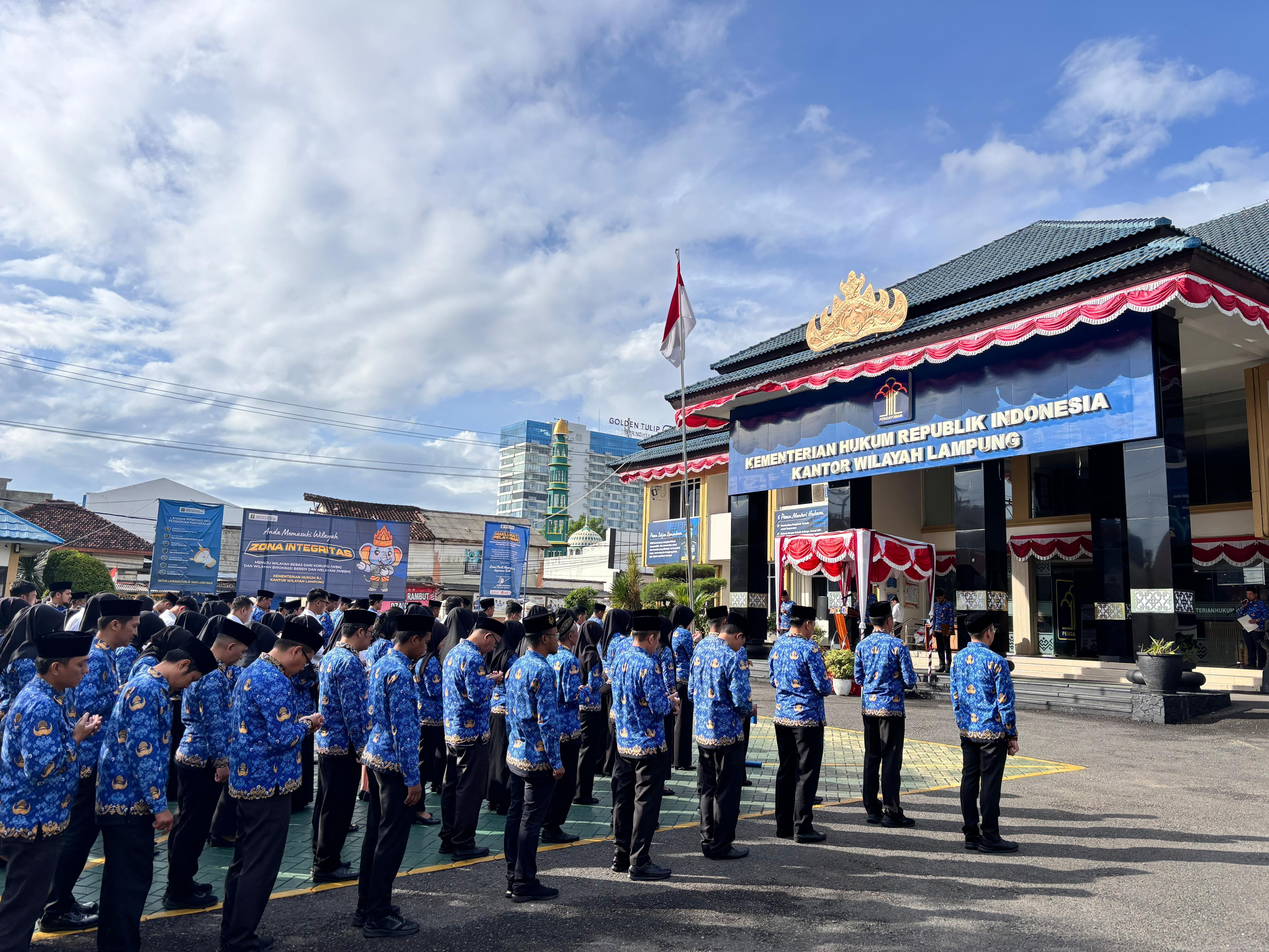 Teguhkan Bela Negara untuk Indonesia Maju, Kanwil Kemenkum Lampung Laksanakan Upacara HBN Ke- 77