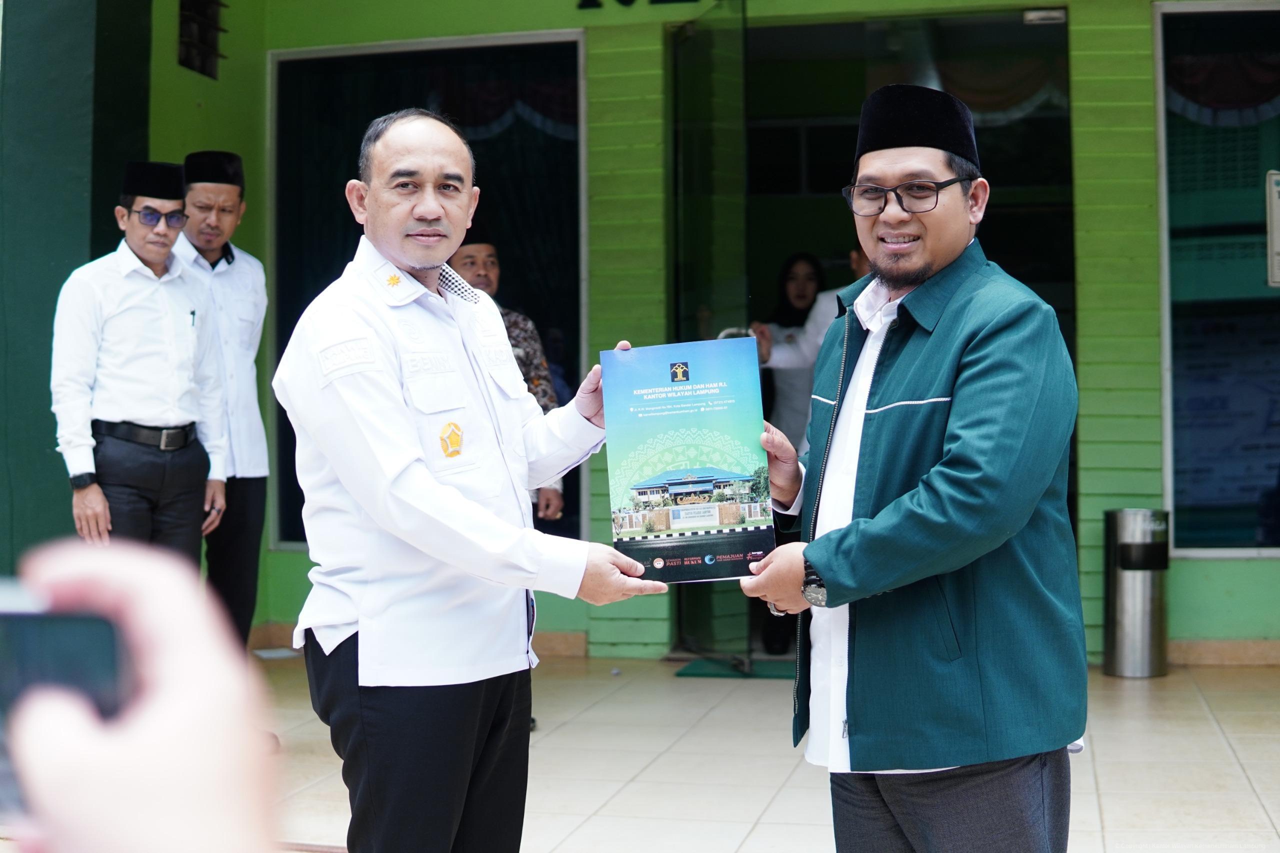Perkuat Sinergi di Bidang Kekayaan Intelektual, Kanwil Kemenkum Lampung Sambangi Universitas Ma’arif Lampung dan Universitas Islam Negeri Jurai Siwo Lampung Metro Membahas Kerja Sama Terkait Kekayan Intelektual